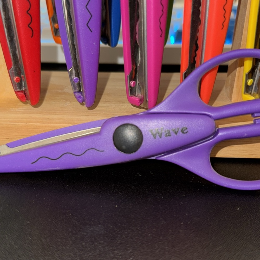 Craft Scissors, 12 different Cutting Designs, EUC - Picture 16 of 16